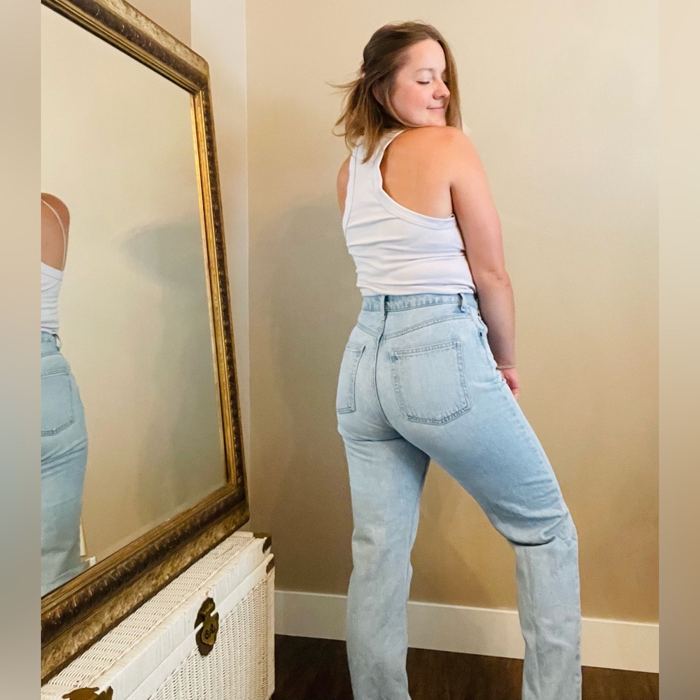 3/$25 🖤 Button Fly Straight Leg Denim *Small Stain as PicturedSize: 6 - Picture 1 of 6